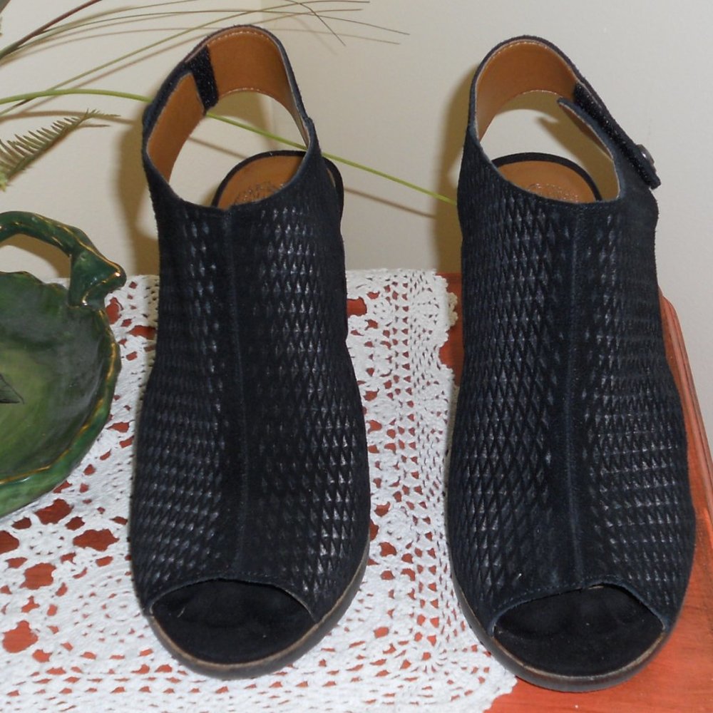 Vince Camuto 6 Black Leather Suede Sandal Perforated Slingback Style